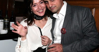 Stire din Monden : Oana, mai ai de așteptat! Turcescu nu vrea  să se căsătorească