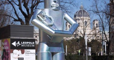 Na cultură! Cum cerșește un român cu ultima sa invenție