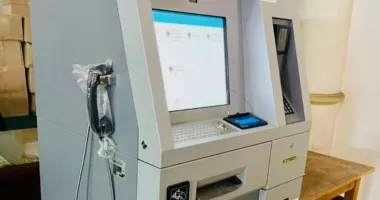 Stire din Actualitate : Oraș din România care a înlocuit funcționarii cu roboți, pentru plata taxelor și impozitelor locale