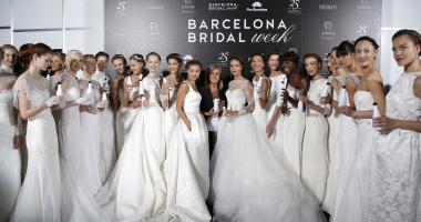 Stire din Economie : Rochiile de mireasă românești au "defilat" la Barcelona