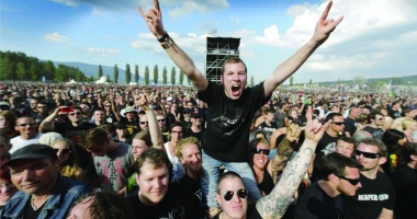 Stire din Diverse : La malul Dunării! Capidava Rock Fest