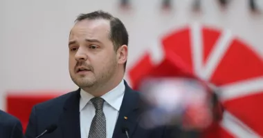 Stire din Actualitate : Alexandru Rogobete: "Producem de trei ori mai mulţi rezidenţi decât putem include în sistem"