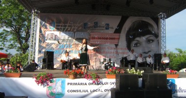 Stire din Cultură-Educație : Începe a V-a ediție a Festivalului de cântec popular