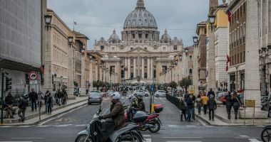Stire din Actualitate : Italia, paralizată vineri de greva în transportul public local şi aerian