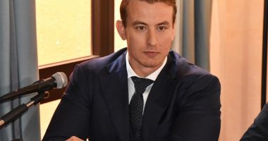 Stire din Actualitate : Un tânăr român s-a dat drept fiul unui magnat al petrolului și a înșelat diferite companii din Italia