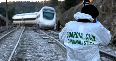 Stire din Actualitate : MAE: Un român aflat în unul dintre trenurile implicate în accidentul feroviar din Spania, rănit uşor
