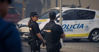 Stire din Eveniment : Român acuzat că şi-a înjunghiat mortal partenera, în prezenţa fiicei lor de doi ani, rănită şi ea
