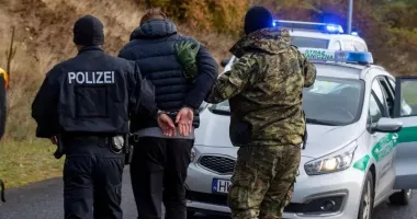 Român reținut în Germania. Ar fi recrutat tineri pentru atacuri și acte de violență