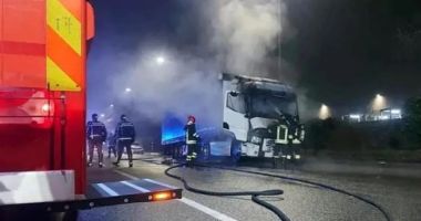 Stire din Eveniment : Şofer român, ars de viu în cabina TIR-ului, într-o parcare. Incendiul ar fi izbucnit de la o baterie