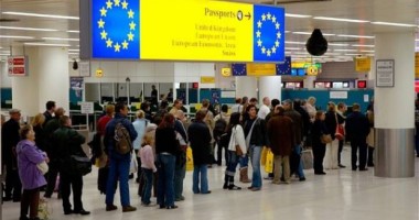 Stire din Actualitate : Guvernul britanic, acuzat că se ascunde în spatele Germaniei pentru a opri migrația românilor