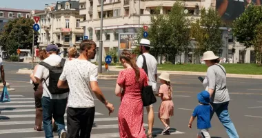 Stire din Politică-Administrație : Patru din zece români cred că alegerile anticipate ar fi cea mai bună soluție