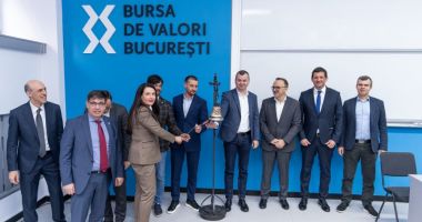 Stire din Economie : Românii din ce în ce mai atrași de investițiile la bursă. Anul 2023 cel mai bun din istoria BVB