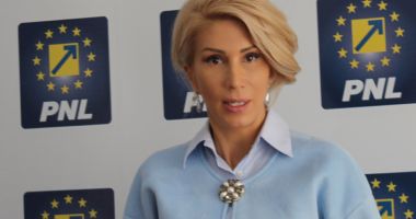Stire din Politică-Administrație : "România riscă să rămână fără fonduri de la UE"