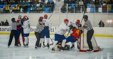 Stire din Sport : România, învinsă dramatic la Campionatul Mondial Under-20 de hochei pe gheață