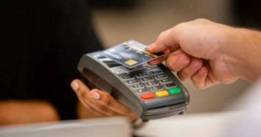 Stire din Actualitate : O defecțiune majoră a paralizat plățile cu cardul, în magazine, în restaurante și la CFR