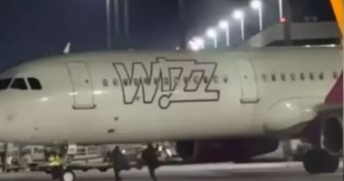 Stire din Actualitate : Moment viral pe aeroport. Doi români au fugit pe pista de decolare după avion