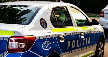 Stire din Eveniment : 105 plicuri cu substanţe posibil interzise, găsite la un bărbat reclamat pentru violenţă în familie