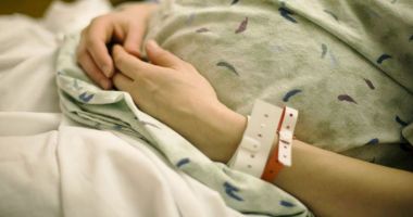 Stire din Eveniment : ANCHETĂ ÎN SPITAL! O tânără însărcinată în luna a șaptea reclamă că fătul ei a murit în urma tratamentului din spital