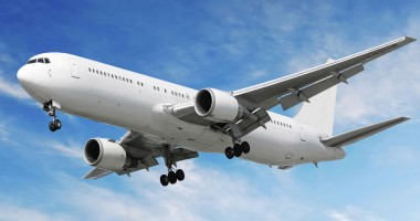 Stire din Economie : Românii care cumpără bilete de avion online nu mai dau bani și pe asigurări