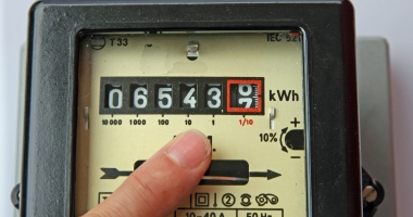 Stire din Economie : Românii consumă mai puțină electricitate