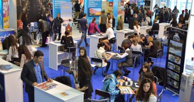 Stire din Economie : Românii, interesați de calitatea produselor turistice, siguranța călătoriei, destinații noi și oferte premium