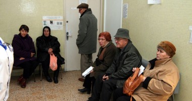 Stire din Sănătate : Românii, trimiși să se trateze în policlinici!