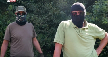 Stire din Eveniment : Cei trei români din reportajul Sky News rămân în arest preventiv