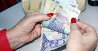 Stire din Economie : Românul câștigă în medie 937 lei pe lună
