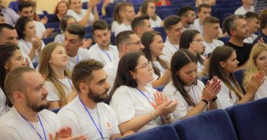 Stire din Social : KMG International a lansat a XIX-a ediție a programului de Internship