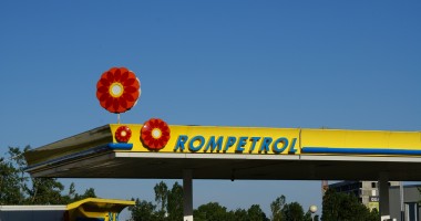 Stire din Economie : Rompetrol se teme de concurența carburanților ieftini, proveniți din Serbia