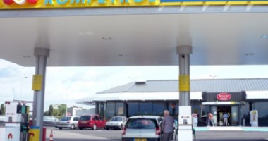 Rompetrol ieftinește carburanții