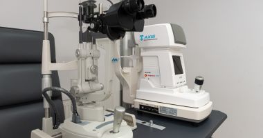 FOTO. Rompetrol dotează unitatea medicală din Corbu cu echipamente de oftalmologie