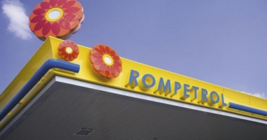 Stire din Economie : Rompetrol a scumpit benzina cu 5 bani pe litru, iar motorina cu 4 bani