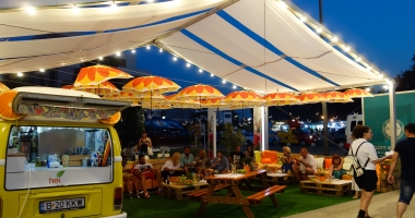 Stire din Eveniment : Peste 15.000 de turiști au participat la Food Truck Festival din Mamaia
