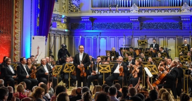 Stire din Social : Rompetrol sprijină cultura. Violonist kazah, premiul trei la Concursul "George Enescu"