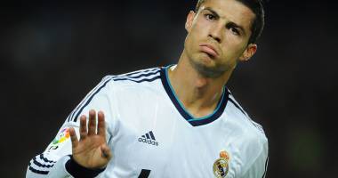 Stire din Sport : Fotbal: Cristiano Ronaldo și-a dezvelit statuia și efigia, în orașul natal Funchal