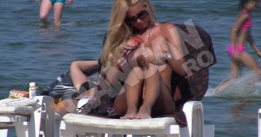Rosse-Marie face plajă topless! VEZI AICI ce sâni apetisanți are blonda - 3