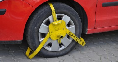 Stire din Social : INGENIOZITATE FĂRĂ MARGINI: Cum și-a deblocat un român roata mașinii