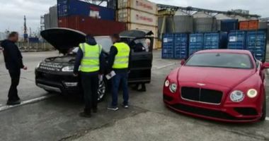 Stire din Eveniment : Un român şi-a cumpărat din Dubai un Bentley şi un Range Rover, dar a rămas fără ele în Portul Constanţa