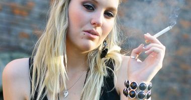 Stire din Fun : Roxana, tu fumezi?!