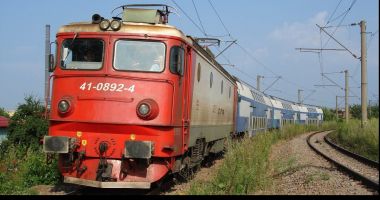 Stire din Social : Întârziere de 230 de minute. Rezervorul trenului spre Mangalia, lovit de un corp străin pe calea ferată