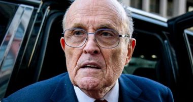 Stire din Actualitate : Fostul primar al oraşului New York, Rudy Giuliani, a fost rănit grav într-un accident de maşină