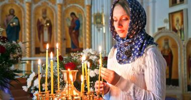 Stire din Cultură-Educație : Preoții, în procesiune prin județ. "Nu trebuie să ne pierdem credința"