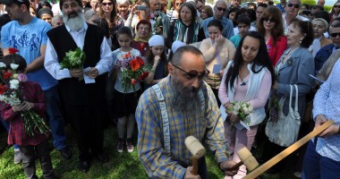 Întoarcerea părintelui PICU la biserica Sf. MINA. Cum au protestat enoriașii și ce a declarat preotul întors din Italia - 3