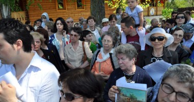 Întoarcerea părintelui PICU la biserica Sf. MINA. Cum au protestat enoriașii și ce a declarat preotul întors din Italia - 4