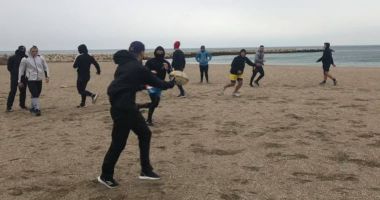 Stire din Sport : Rugbiștii de la CS Cleopatra se antrenează pe plaja din Mamaia