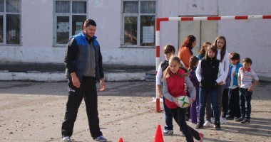 Stire din Sport : Cristian Munteanu și Florin Țugurel au promovat rugby-ul la Școala nr. 37