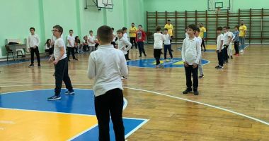 Stire din Sport : Jocul de rugby, promovat la Școala nr. 29 "Mihai Viteazul"