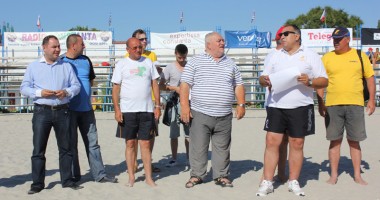 Stire din Sport : Primele eseuri, primele placaje pe nisipul din Mamaia