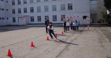 Cristian Munteanu și Florin Țugurel au promovat rugby-ul la Școala nr. 37 - 2